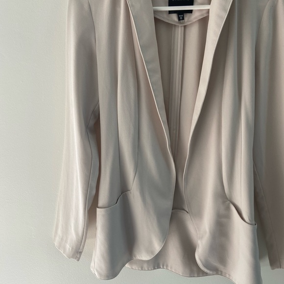 Dynamite fitted blazer. - Picture 2 of 3